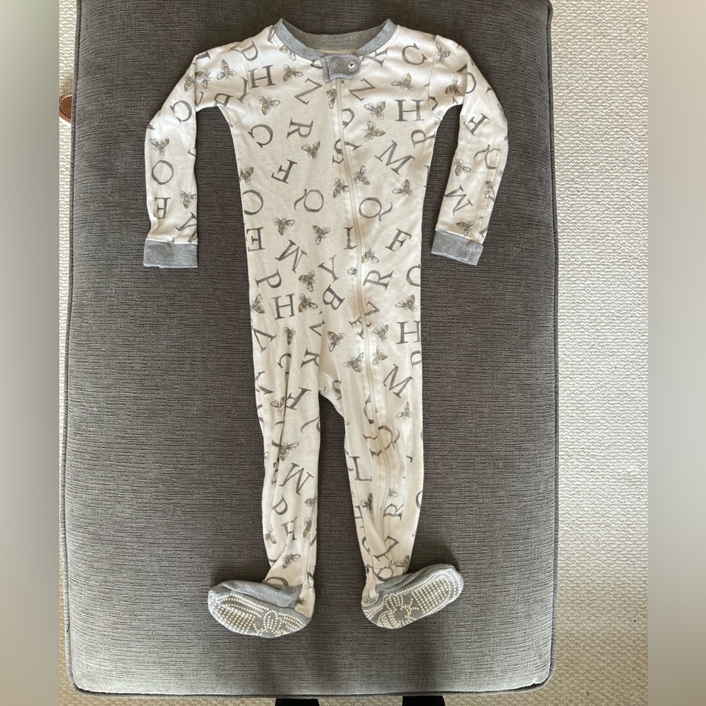 Lot of six (6) boy/girl - 24M toddler Burt’s Bees and Gerber footie pajamas